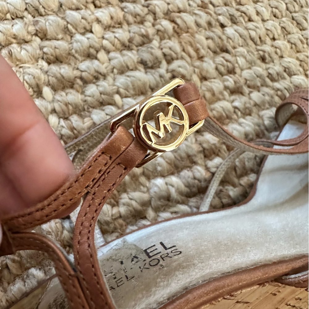 MICHAEL KORS CICELY GOLD MK CHARM TAN LUGGAGE STRAPPY CORK WEDGES I LOVE SHOES - Picture 3 of 6